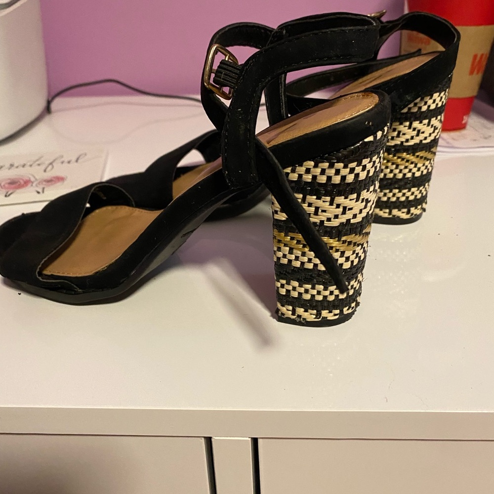 Report 7 1/2 black sandals
